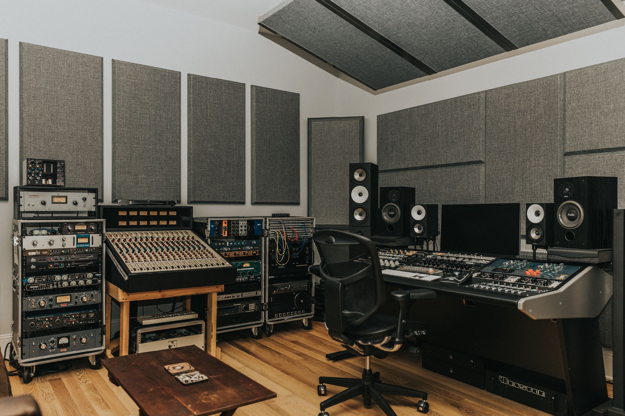 HOW TO BUILD THE PERFECT  STUDIO! 